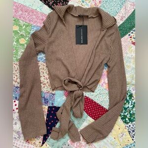 Solado Long Sleeve Tie Front Crop Top Size XS Brown Color Brand New NWT